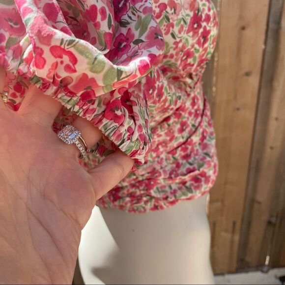 Nasty Gal Floral V Neck Puff Sleeve Blouse size Medium - Picture 15 of 15